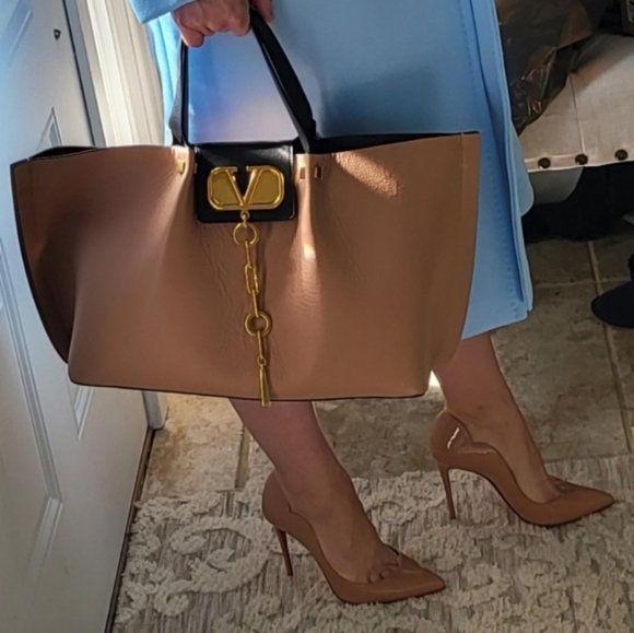 Valentino Garavani authentic beige leather tote/satchel - Picture 14 of 14